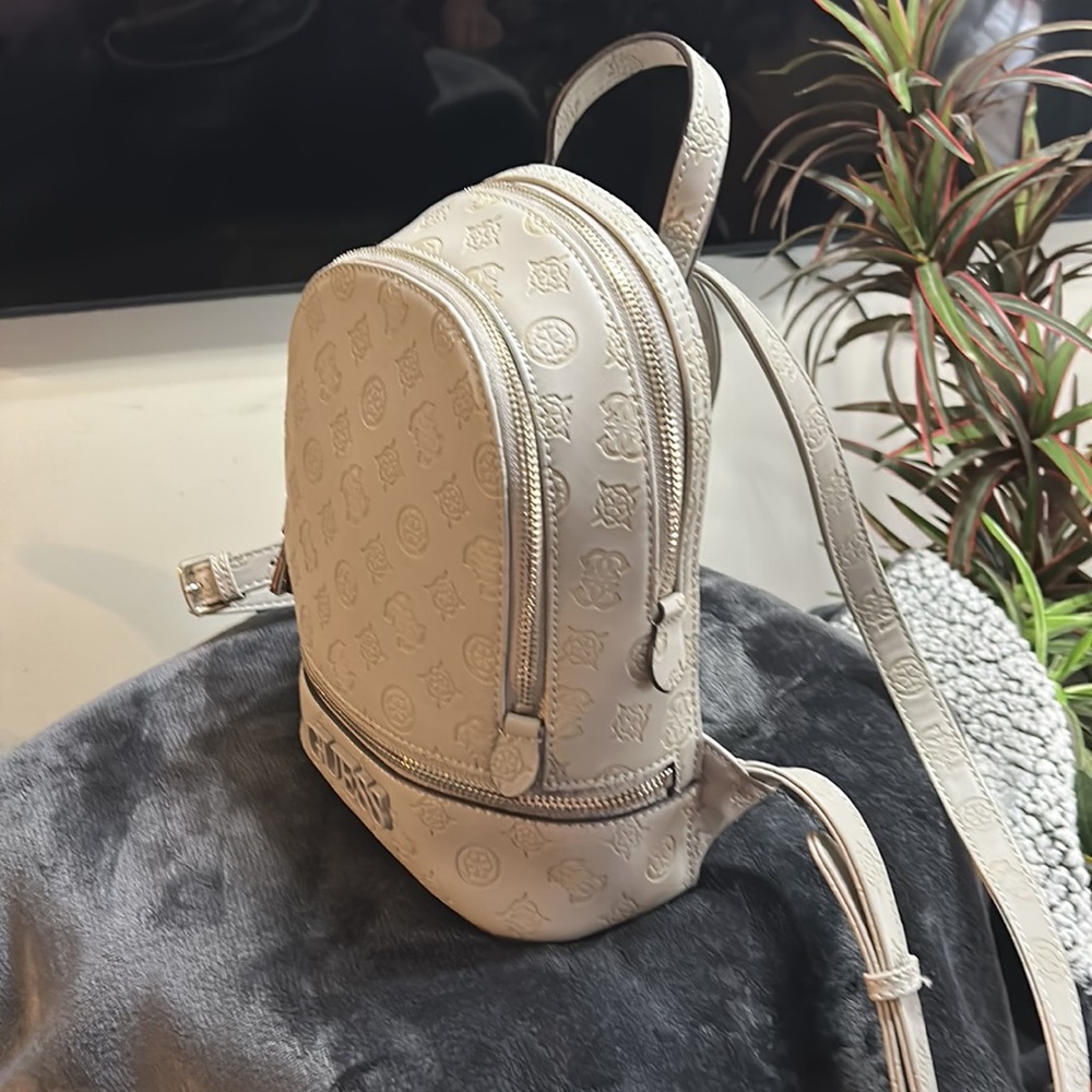 Guess mini backpack - Picture 4 of 9